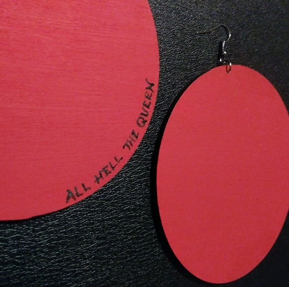 "Queen Cersei" Earrings - Picture 7 of 8